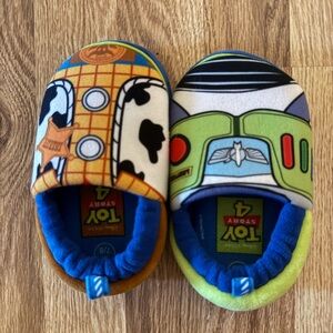 Kids Disney Toy Story slippers. Super cute! Size M 7/8